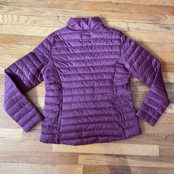 Old Navy Water Resistant Lightweight Puffer Jacket - Picture 3 of 4